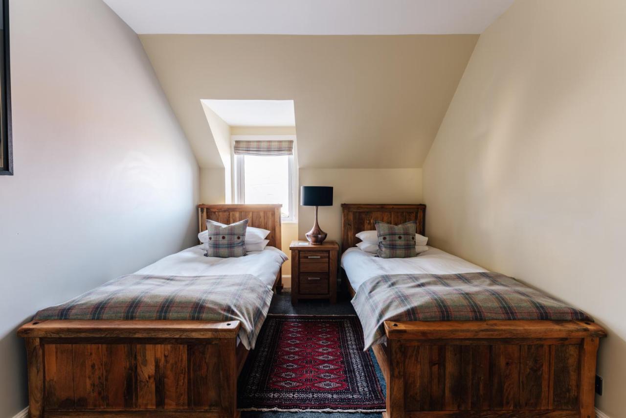 Luxury Inverness Central Apartment Private Parking Екстер'єр фото